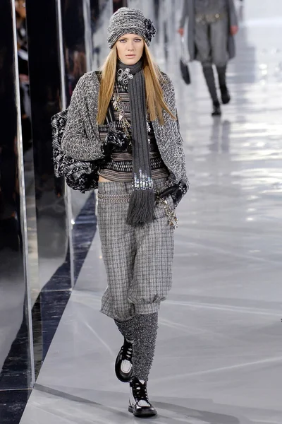 Look 30